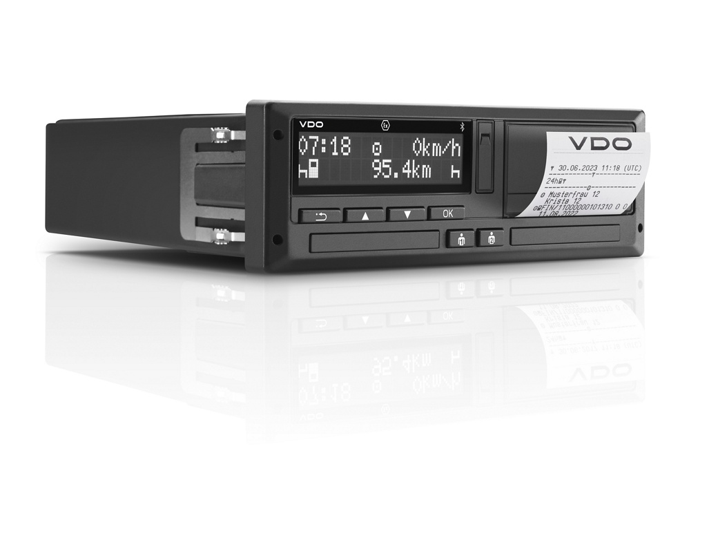 Today, the smart tachograph DTCO 4.1b is a central component of connected commercial vehicle mobility.