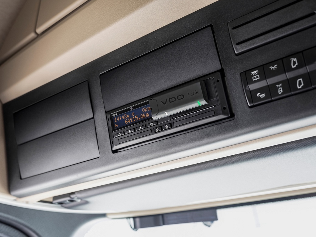 The VDO Link enables real-time, remote retrieval of driver and vehicle data – without the need for a permanently installed telematics unit.