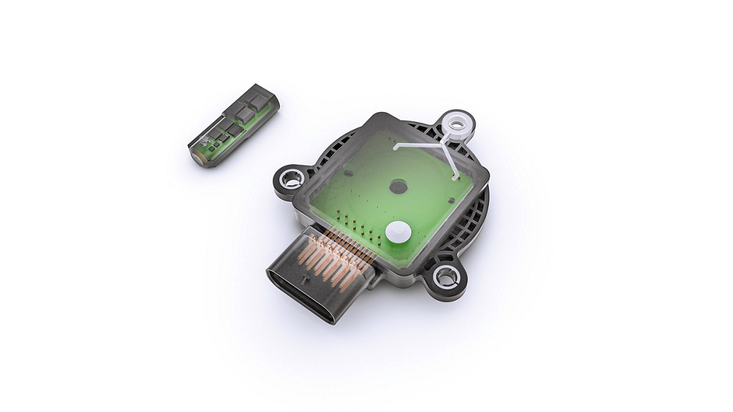 eRTS contains two separate components: the wireless mote temperature sensor unit located close to the magnet in the EV motor and the wired transducer element located outside the EV motor. It is connected to the inverter control.