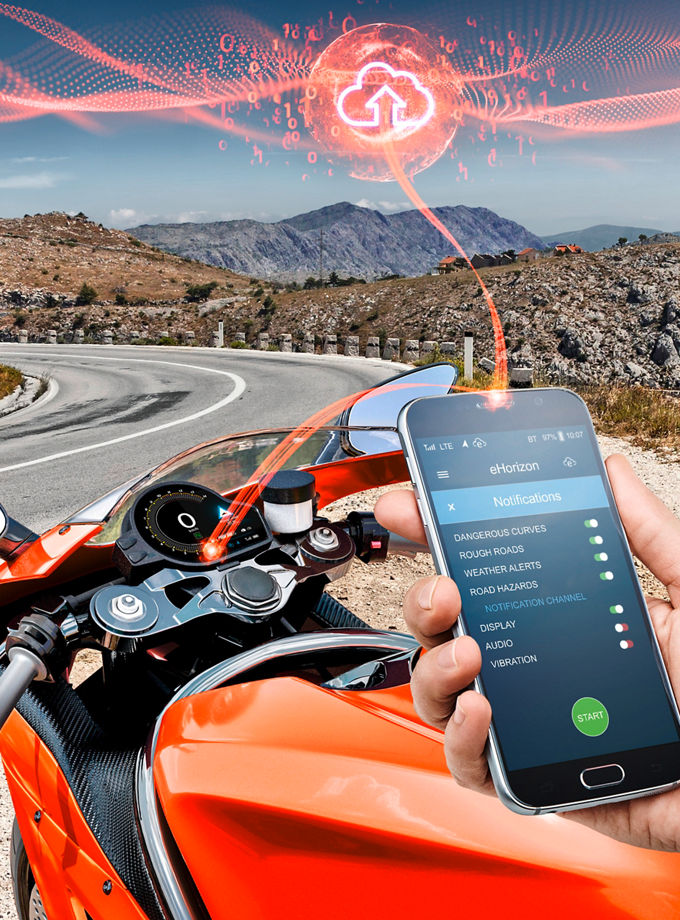 AUMOVIO_Pressebild_EICMA_2019_Motorad_Highres_RGB_Orange.jpg