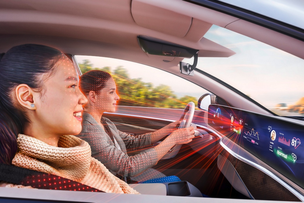 Dank unsichtbar hinter dem Display verbauter Sensorik können wichtige Vitalparameter und weitere für Passagiere sicherheitsrelevante Daten erfasst werden.