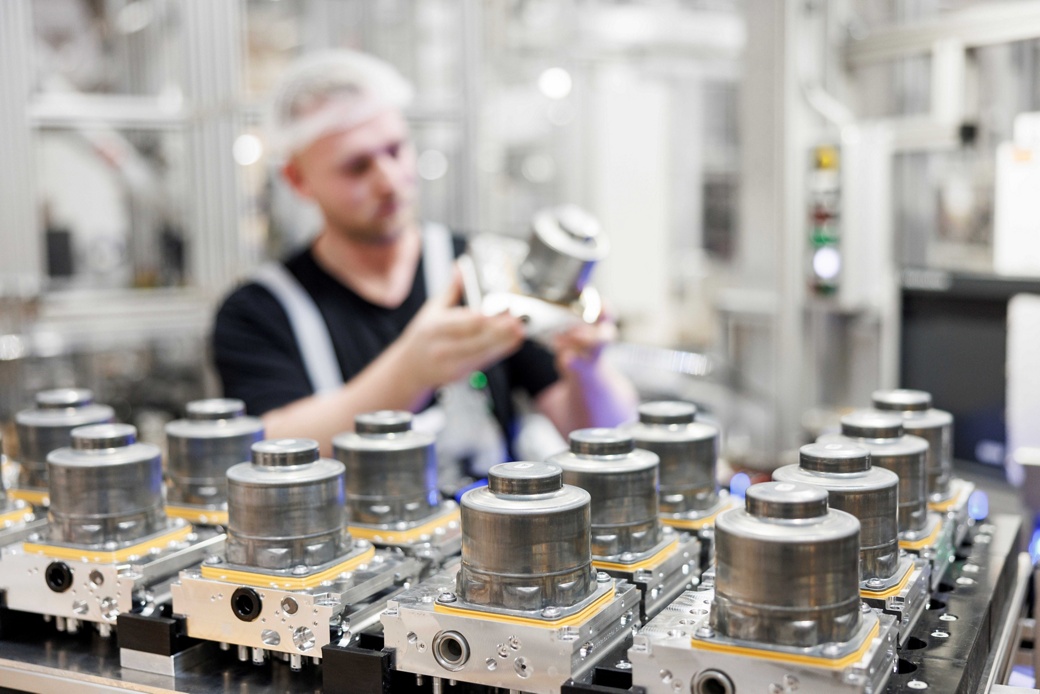 Produktion des elektrohydraulischen Bremssystems MK C2.