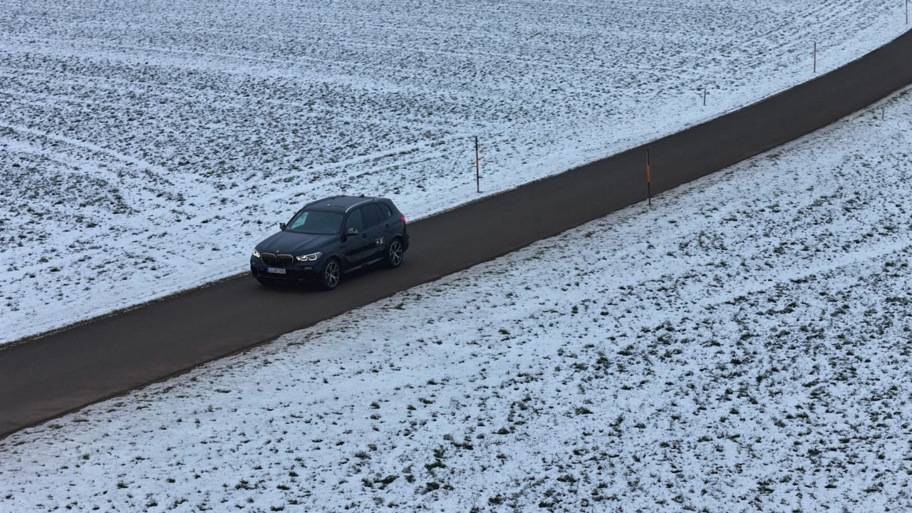 A movie about Xelve Drive. Using advanced sensors, cameras, and AI algorithms, automated driving systems can perform complex driving tasks precisely and reliably. Xelve Drive's humanized driving approach goes one step further by integrating human-like decision-making and behavior into automated systems.