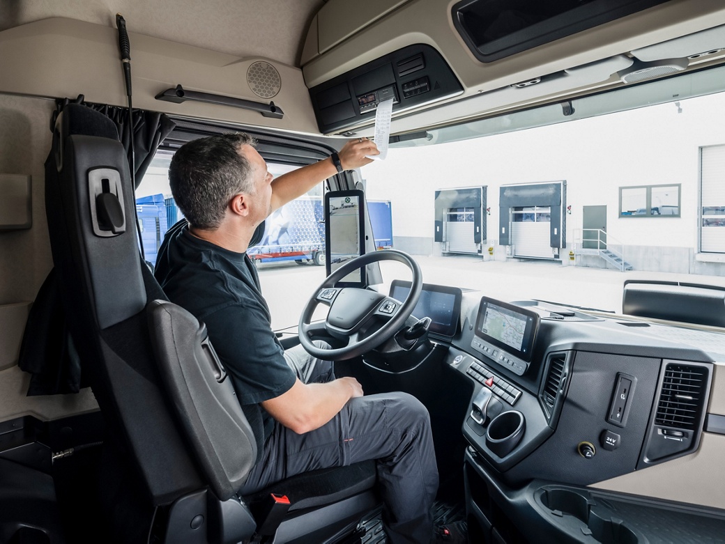The digital tachograph combines compliance, fleet efficiency and connected services.