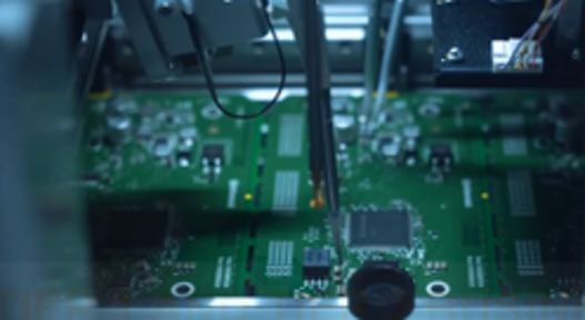 Close-up of a circuit board in relation to AUMOVIO's B2P business, that provides our customers with tailored solutions that ensure the best fit.