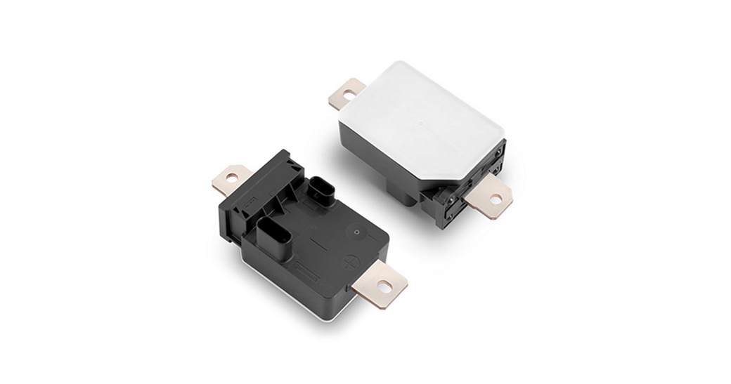 Picture of a High voltage Current Sensor Module (CSM). AUMOVIO has developed a shunt-based current sensor for automotive high-voltage battery applications in hybrid and battery electric vehicles. The sensor provides independent measurements of current, voltage, and insulation status to the Battery Management System.