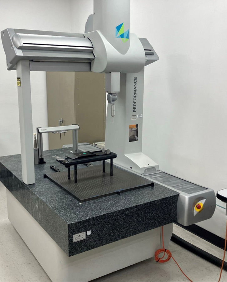 Image of a machine used to perform dimensional measurements. Dimensional laboratory supports the manufacturing process by assessing the geometric characteristics of machined products.