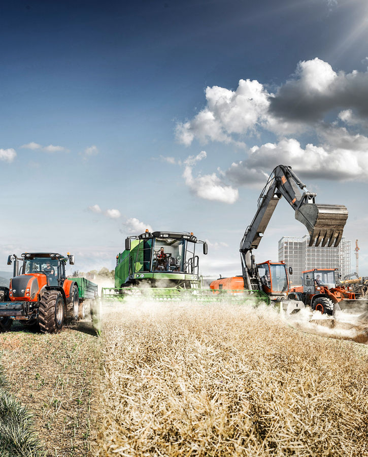 Image of six different vehicles side by side from various commercial sectors, ranging from trucks and tractors to excavators. AUMOVIO provides a wide range of display solutions suitable for various requirements and easy customization. Logic and human machine interfaces of all our solutions are individually programmable.