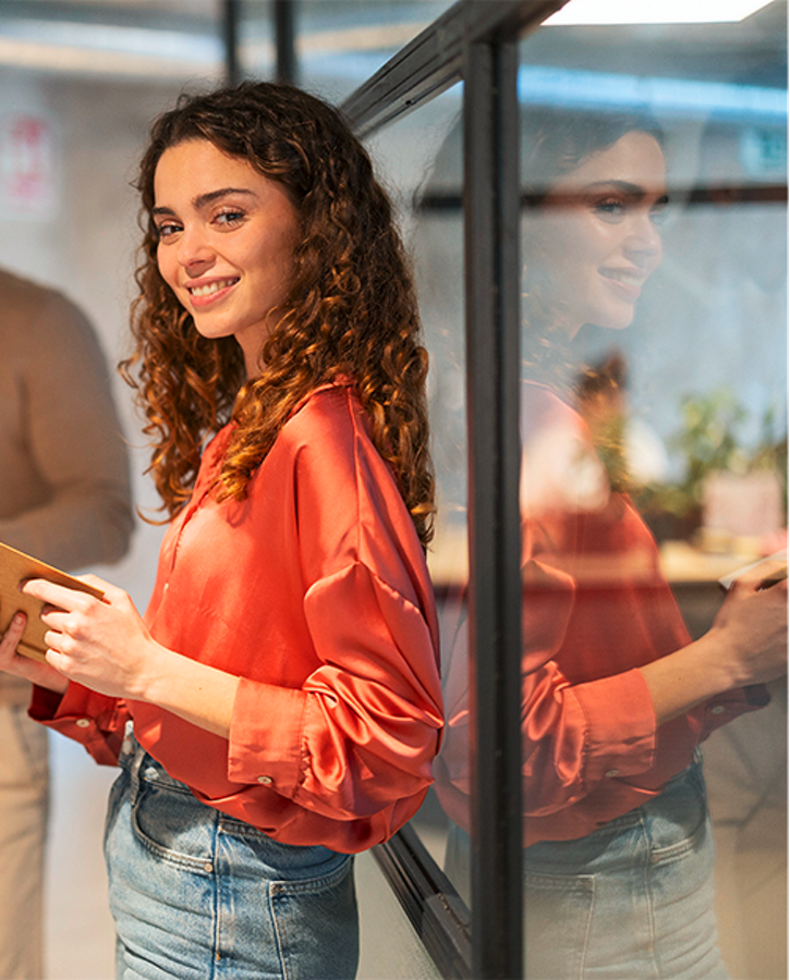 The image Education at AUMOVIO shows three students at a university or school with documents in their hands. With an apprenticeship, a dual study program, or a student internship, you can find out where your strengths lie and how you can use them at an employer that is helping to shape the mobility of the future.