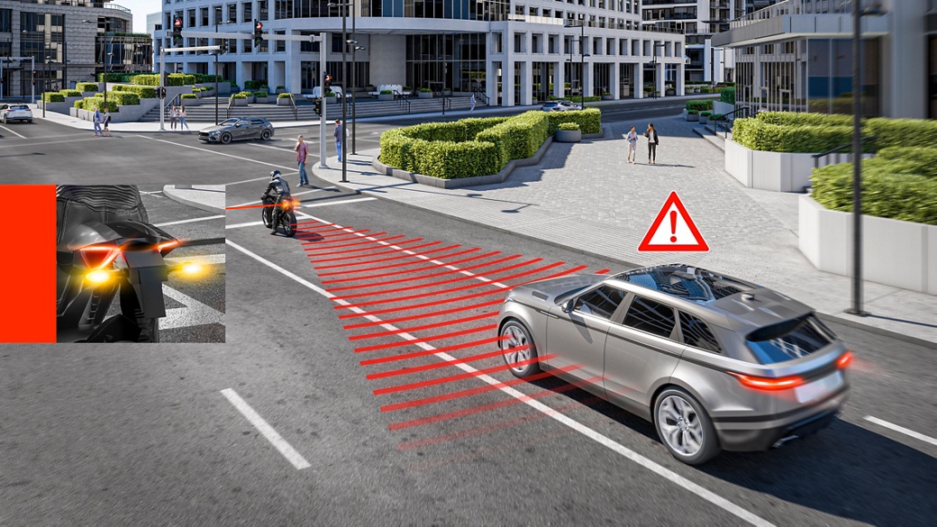In the ARAS system, the Rear-end Collision Warning (RCW) keeps a vigilant eye on rearward traffic. If a vehicle approaches the motorcycle at high speed, it activates the hazard lights at a rapid frequency to promptly alert other road users to ensure safety.