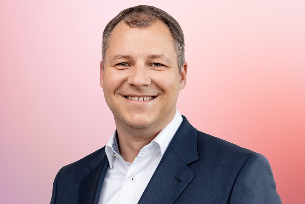 Foto von Sören Pinkow, Mediensprecher für Autonomous Mobility und Nutzfahrzeuge bei AUMOVIO für Produkte und Technologien
