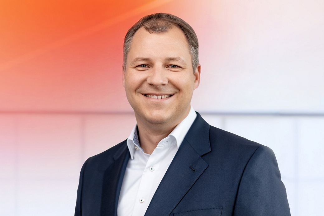 Foto von Sören Pinkow, Mediensprecher für Autonomous Mobility und Nutzfahrzeuge bei AUMOVIO für Produkte und Technologien