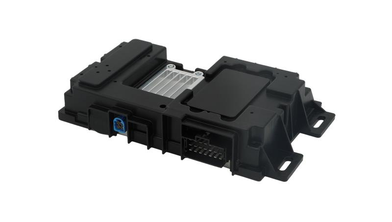 Automobil-Telematiksteuergerät mit schwarzem rechteckigem Gehäuse, integriertem Kühlkörper und mehreren Anschlussports. Entwickelt für vernetzte Fahrzeuganwendungen, ermöglicht LTE-, Wi-Fi- und CAN-Kommunikation für fortschrittliche Telematik- und Flottenmanagementlösungen.